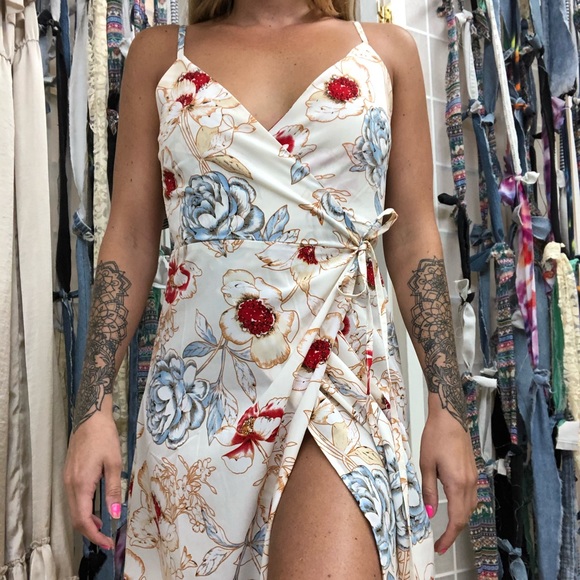 Silky floral wrap dress! - Picture 1 of 5